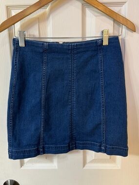 𝅺FREE people denim mini skirt size 4 EUC Boho Chic Trendy Spring Summer